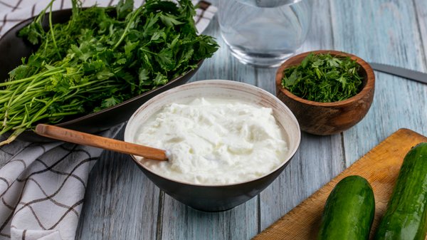 Tzatziki : le dip méditerranéen incontournable pour vos apéritifs